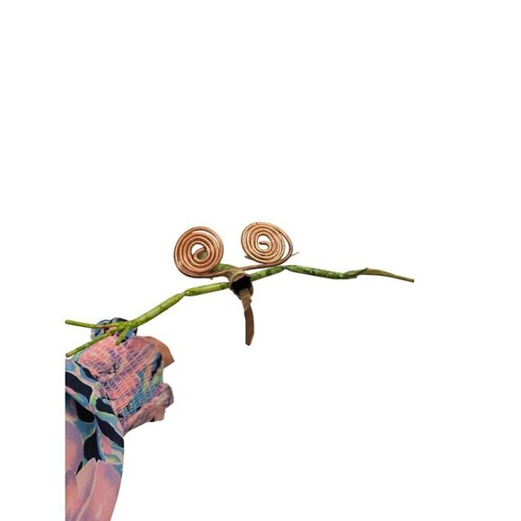 Whimsical Green Wire Lizard Sculpture With Spiral Eyes & Long Tail - Picture 16 of 16